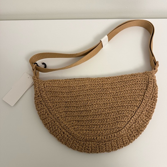 Uniqlo Handbags - Uniqlo crochet crossbody bag